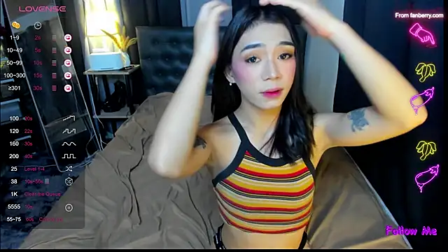 bellamoonlightX online show from June 18, 8:25 am