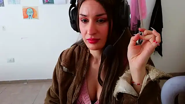 Snapshot of kendrafarq chatting on May 13, 6:38 pm kendrafarq online show from May 13, 6:38 pm