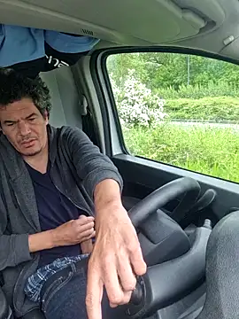 twitshe online show from April 19, 9:19 am