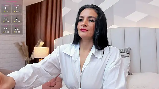 Snapshot of Mommy_Naughty chatting on October 10, 11:09 am Mommy Naughty online show from October 10, 11:09 am