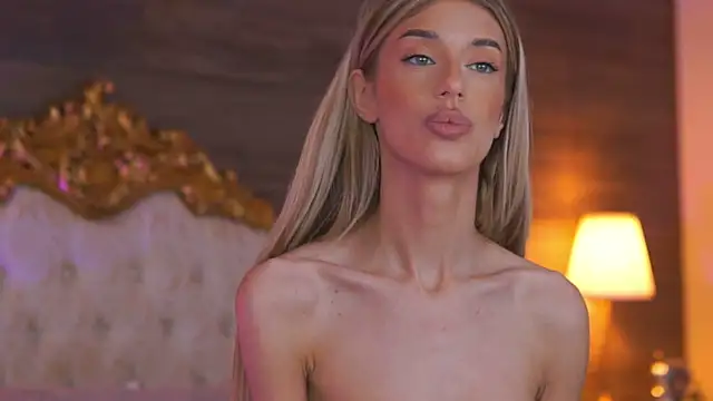 EllieRedd online show from October 15, 8:58 am