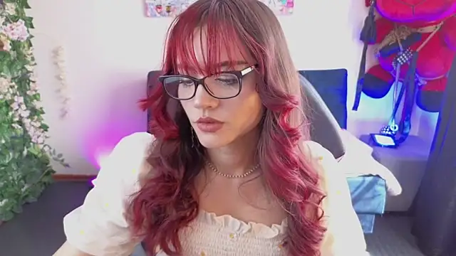 Snapshot of MiaVelvetDoll chatting on June 20, 2:53 pm MiaVelvetDoll online show from June 20, 2:53 pm