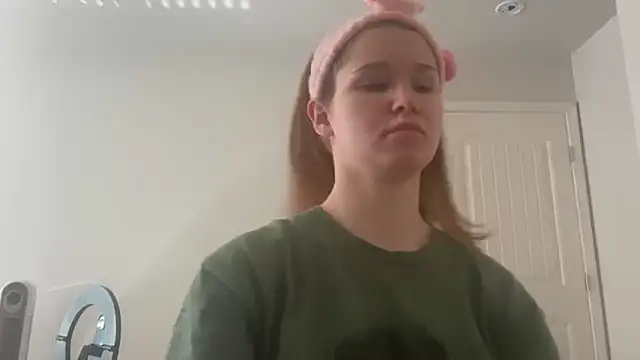 Riley ray69 online show from December 15, 3:38 pm