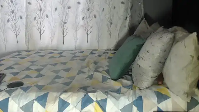 SEXYHUGEASS21 online show from October 2, 6:42 am