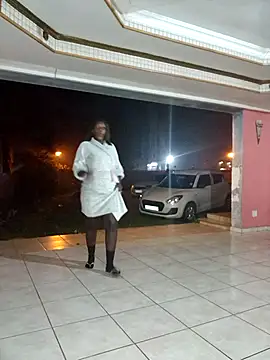 Snapshot of DarkQueen_94 chatting on October 18, 8:42 pm DarkQueen 94 online show from October 18, 8:42 pm