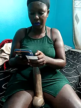 Snapshot of DarkQueen_94 chatting on October 30, 10:16 am DarkQueen 94 online show from October 30, 10:16 am