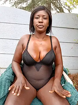 Snapshot of DarkQueen_94 chatting on October 31, 11:44 am DarkQueen 94 online show from October 31, 11:44 am