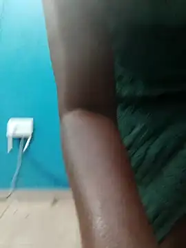 Snapshot of DarkQueen_94 chatting on November 3, 8:10 pm DarkQueen 94 online show from November 3, 8:10 pm