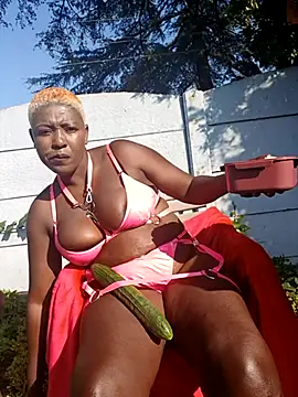 Snapshot of DarkQueen_94 chatting on March 27, 6:30 am DarkQueen 94 online show from March 27, 6:30 am