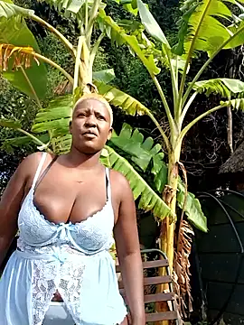 Snapshot of DarkQueen_94 chatting on April 1, 6:36 am DarkQueen 94 online show from April 1, 6:36 am