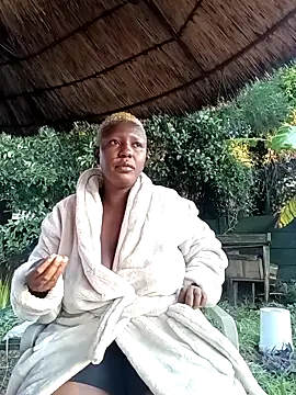 Snapshot of DarkQueen_94 chatting on April 5, 4:53 am DarkQueen 94 online show from April 5, 4:53 am