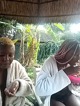 Snapshot of DarkQueen_94 chatting on April 6, 5:30 am DarkQueen 94 online show from April 6, 5:30 am