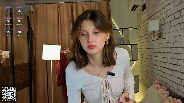 LorinaMaffitt online show from October 12, 7:35 pm