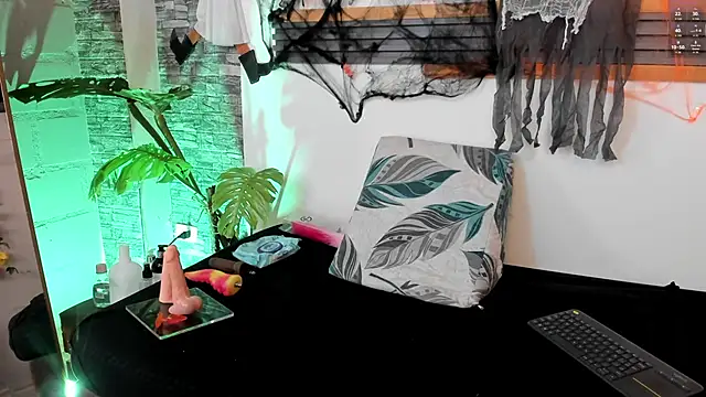 Snapshot of Sarita__love chatting on October 17, 2:04 am Sarita love online show from October 17, 2:04 am