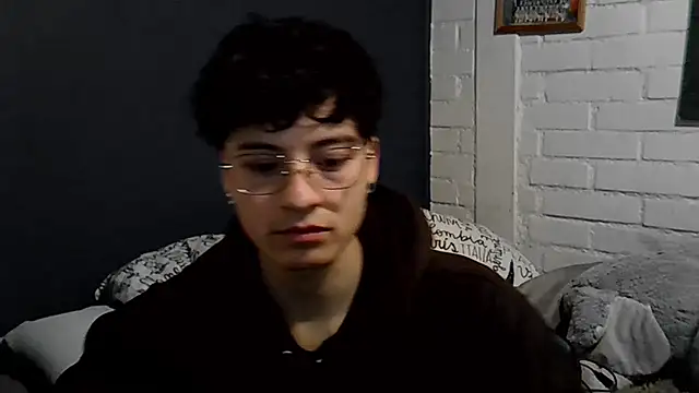Snapshot of feeelipe2007 chatting on June 24, 10:20 pm feeelipe2007 online show from June 24, 10:20 pm