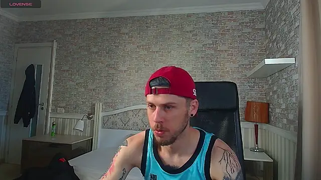 Snapshot of JonahShaw chatting on May 27, 4:53 am JonahShaw online show from May 27, 4:53 am