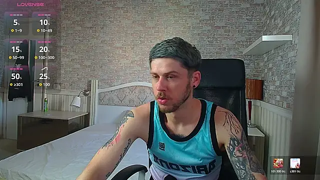 Snapshot of JonahShaw chatting on June 3, 4:48 am JonahShaw online show from June 3, 4:48 am