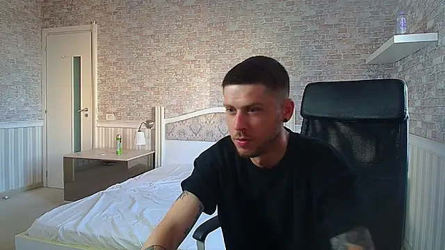 Snapshot of JonahShaw chatting on June 25, 4:23 am JonahShaw online show from June 25, 4:23 am