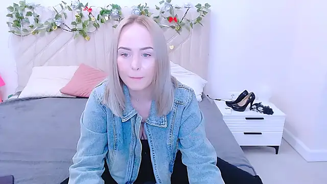 LiluMoon   online show from April 27, 11:19 am