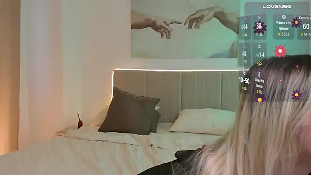 Lisa Blossom online show from September 19, 6:04 am