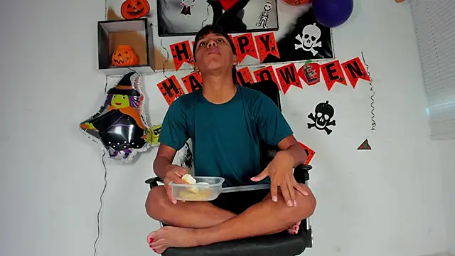 tyler twink boy online show from October 28, 12:30 pm