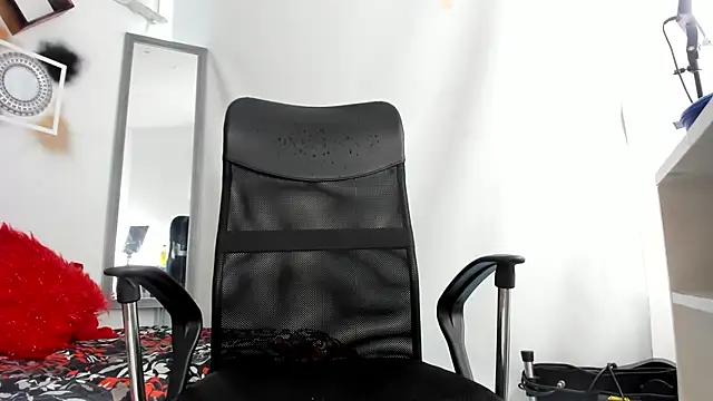 Snapshot of tyler_twink_boy chatting on November 17, 1:17 pm tyler twink boy online show from November 17, 1:17 pm