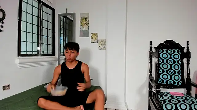 Snapshot of tyler_twink_boy chatting on March 13, 1:29 pm tyler twink boy online show from March 13, 1:29 pm