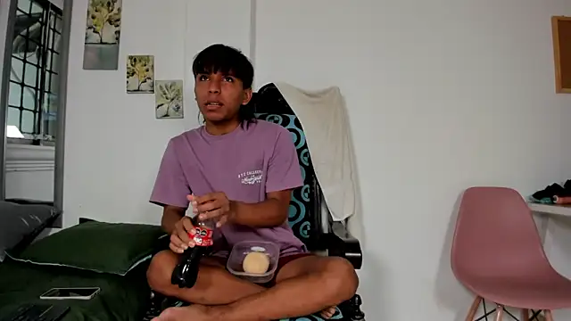 Snapshot of tyler_twink_boy chatting on March 23, 1:37 pm tyler twink boy online show from March 23, 1:37 pm