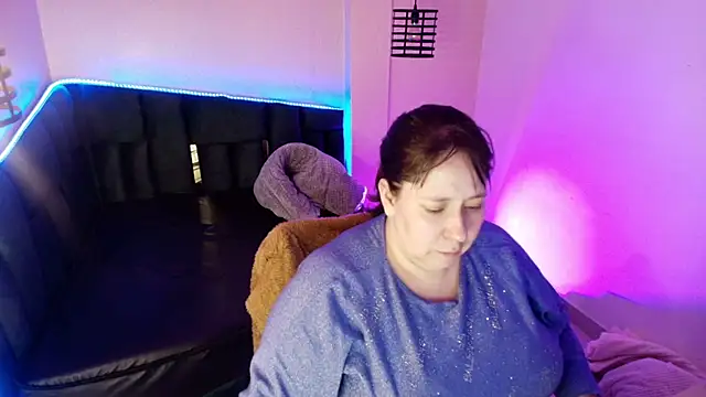  Emily rosee  online show from December 4, 11:30 am