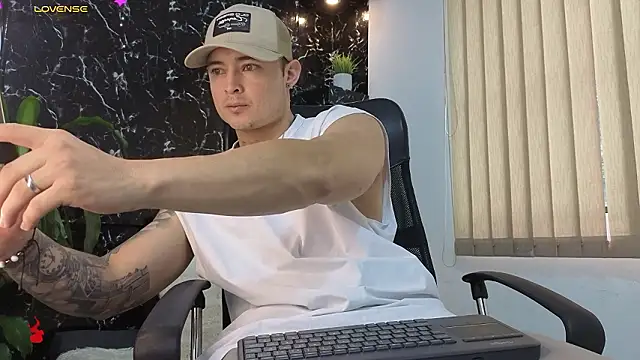 Alexander ferre online show from February 10, 1:26 pm