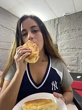 Snapshot of CamileX chatting on October 25, 2:13 pm CamileX online show from October 25, 2:13 pm