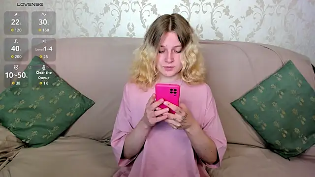 Snapshot of Velvet_peach_ chatting on September 10, 11:43 am Velvet peach online show from September 10, 11:43 am