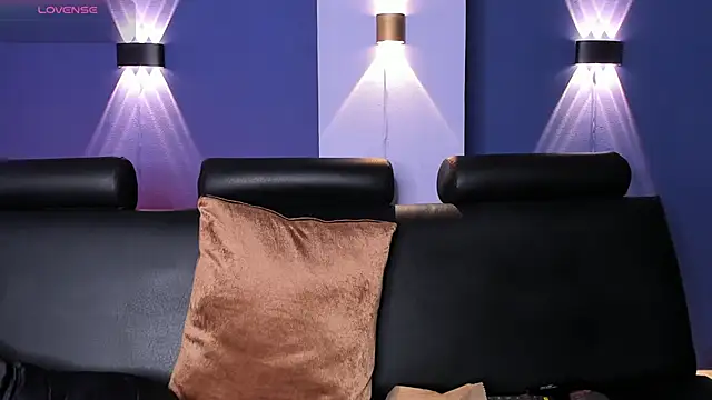 emily-santoss online show from September 28, 12:54 pm