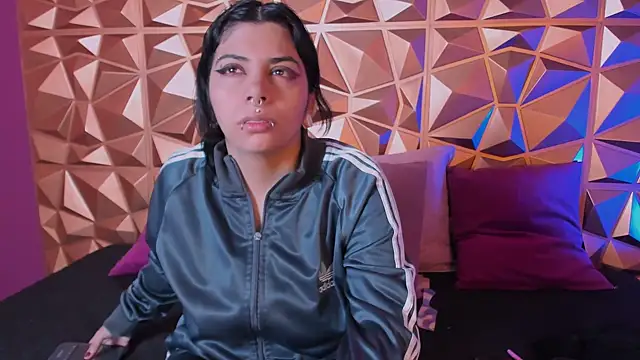 emily-santoss online show from October 3, 12:24 pm