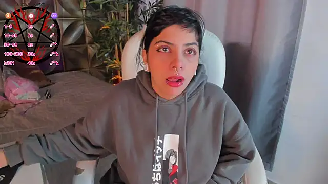 emily-santoss online show from October 8, 12:36 pm