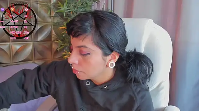 emily-santoss online show from October 10, 1:32 pm