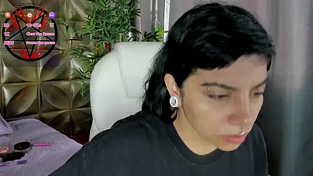 emily-santoss online show from October 18, 1:23 pm