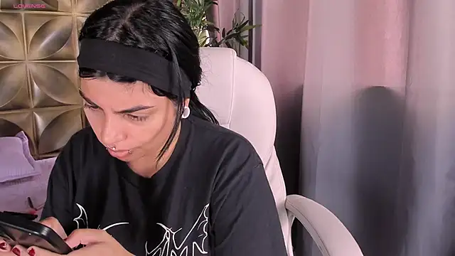 emily-santoss online show from October 20, 6:08 pm