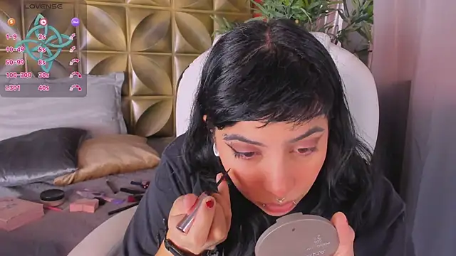 emily-santoss online show from October 22, 12:27 pm