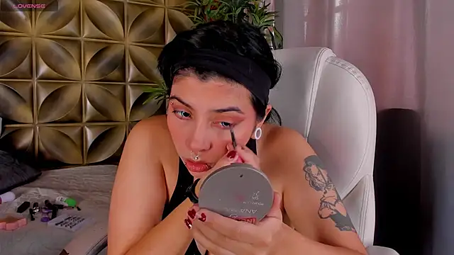 emily-santoss online show from October 24, 2:13 pm