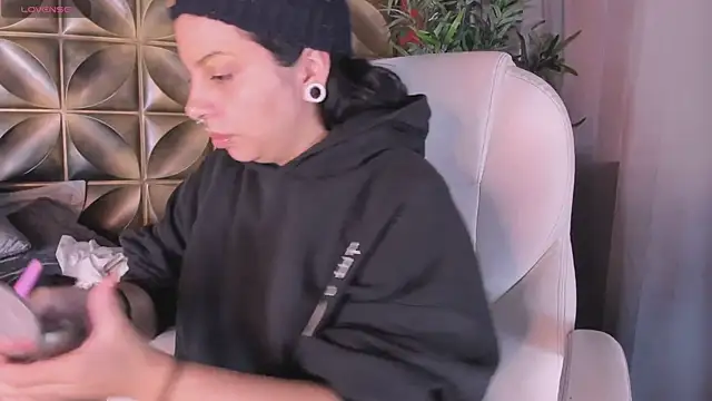 emily-santoss online show from October 25, 12:34 pm