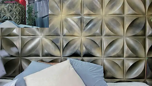 emily-santoss online show from October 31, 1:56 pm