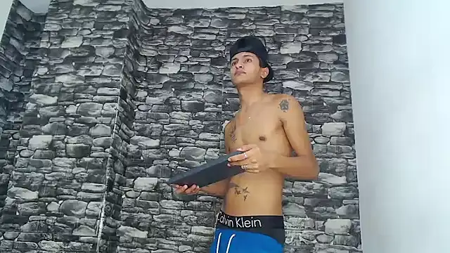 Snapshot of gustavo_saaled19_ chatting on October 17, 9:50 pm gustavo saaled19  online show from October 17, 9:50 pm