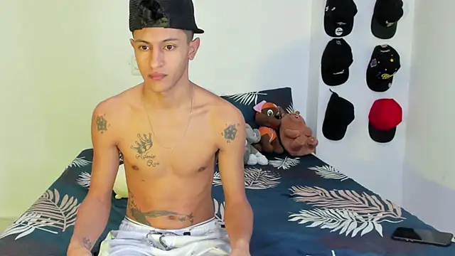 Snapshot of gustavo_saaled19_ chatting on October 31, 5:58 pm gustavo saaled19  online show from October 31, 5:58 pm