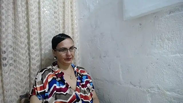 gabbyparker  online show from October 31, 9:43 am