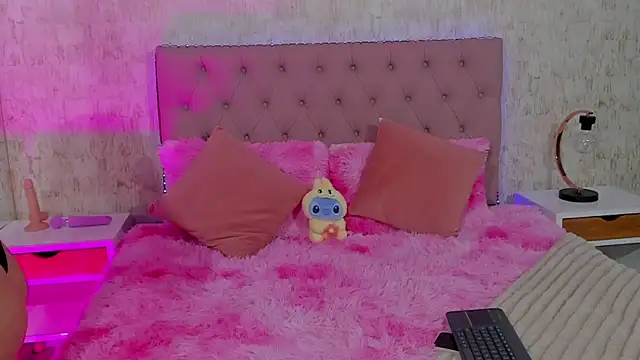 Snapshot of HannahCollyns chatting on September 25, 11:41 pm HannahCollyns online show from September 25, 11:41 pm