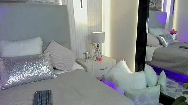 Snapshot of HannahCollyns chatting on October 26, 5:19 pm HannahCollyns online show from October 26, 5:19 pm