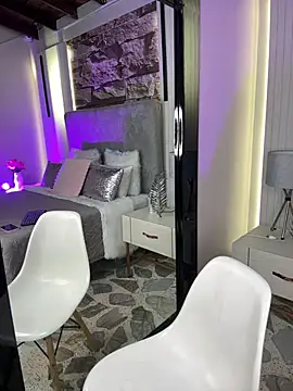 HannahCollyns online show from February 10, 5:06 pm