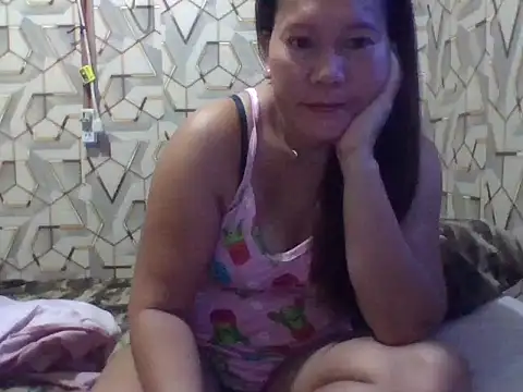 Snapshot of merry_cute chatting on October 12, 11:04 pm merry cute online show from October 12, 11:04 pm