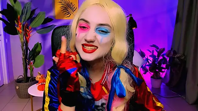 Snapshot of olivianorton chatting on October 31, 3:02 pm olivianorton online show from October 31, 3:02 pm